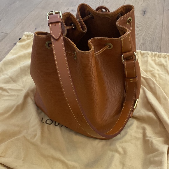 Louis Vuitton Petite Noe Epi - Picture 3 of 15